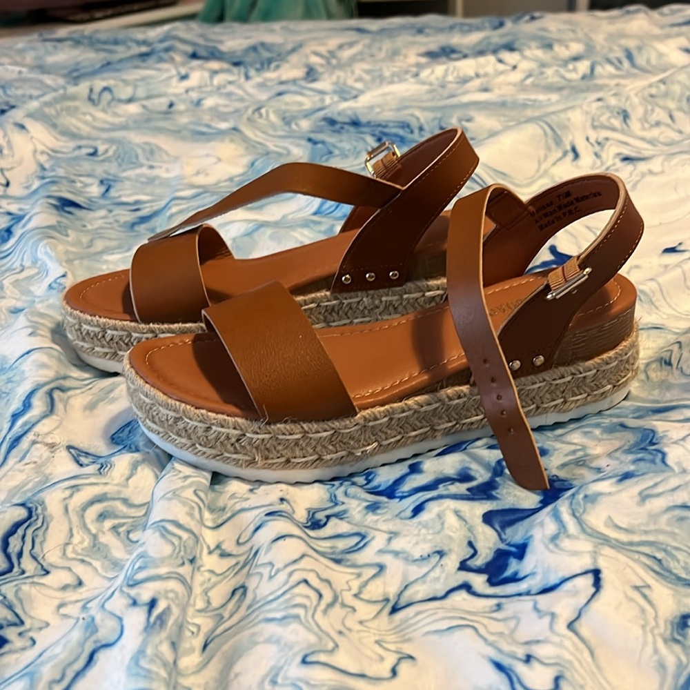 Wedged Sandals - Picture 2 of 4